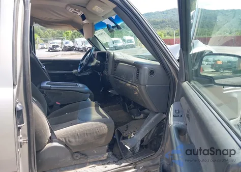 2003 Chevrolet Silverado 2500Hd Ls z USA, uszkodzony, nr VIN 1GCHK29U83E321435